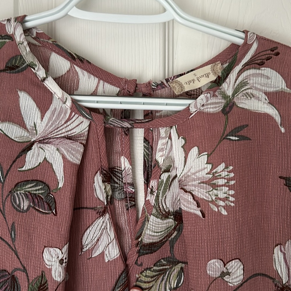 Altar’d State boho long sleeve top - Picture 2 of 4